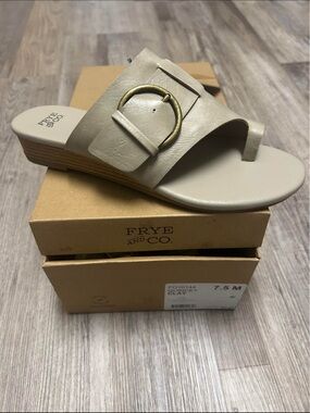 New Frye Co women sandals size 7.5